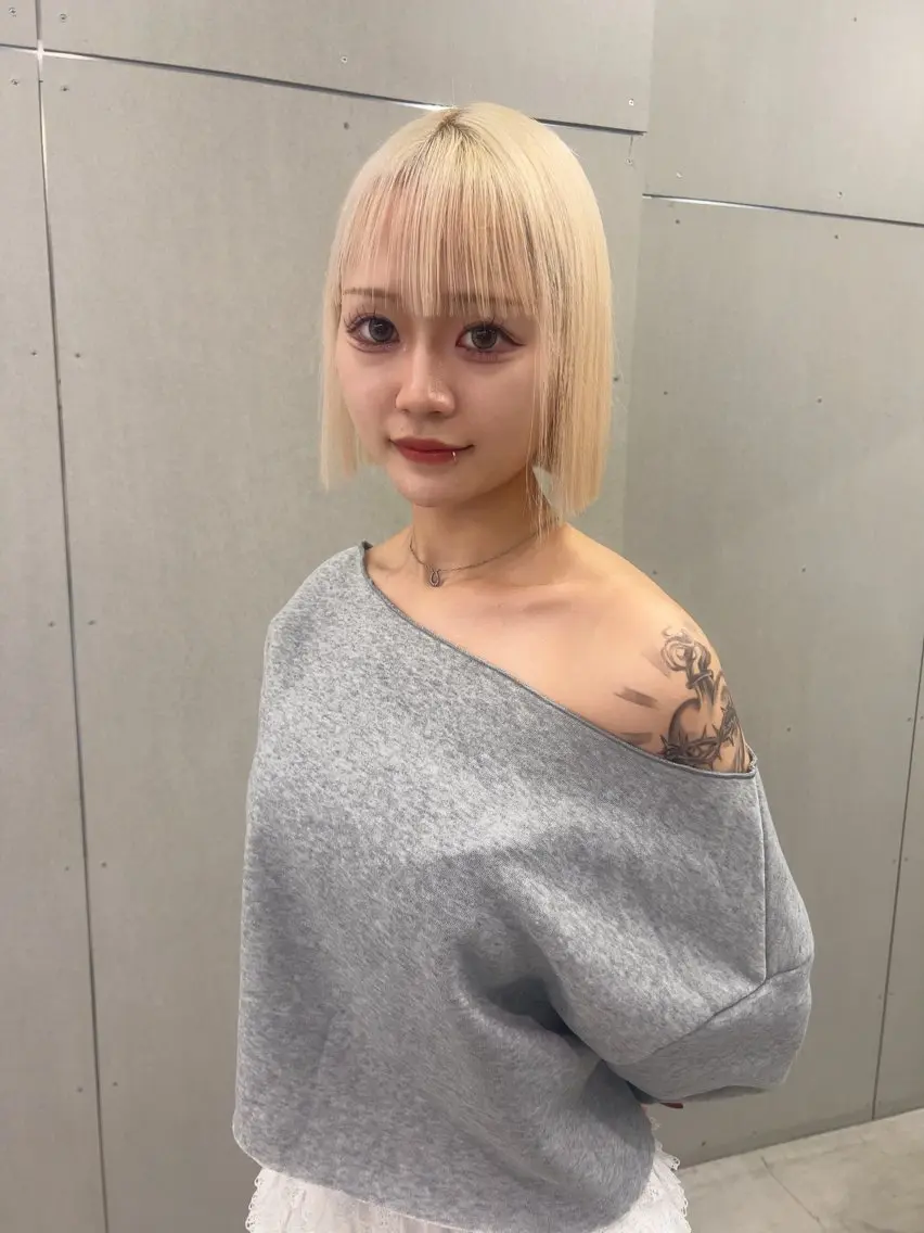 カラー ブロンド ホワイトブロンド GEM/ hinanaのヘアスタイル