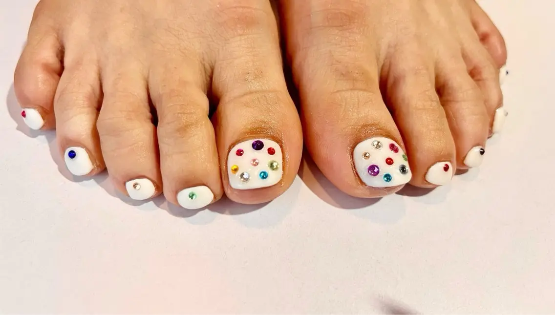 ネイル ワンカラーネイル ストーンネイル フットネイル JAM Orario Nailのネイルデザイン
