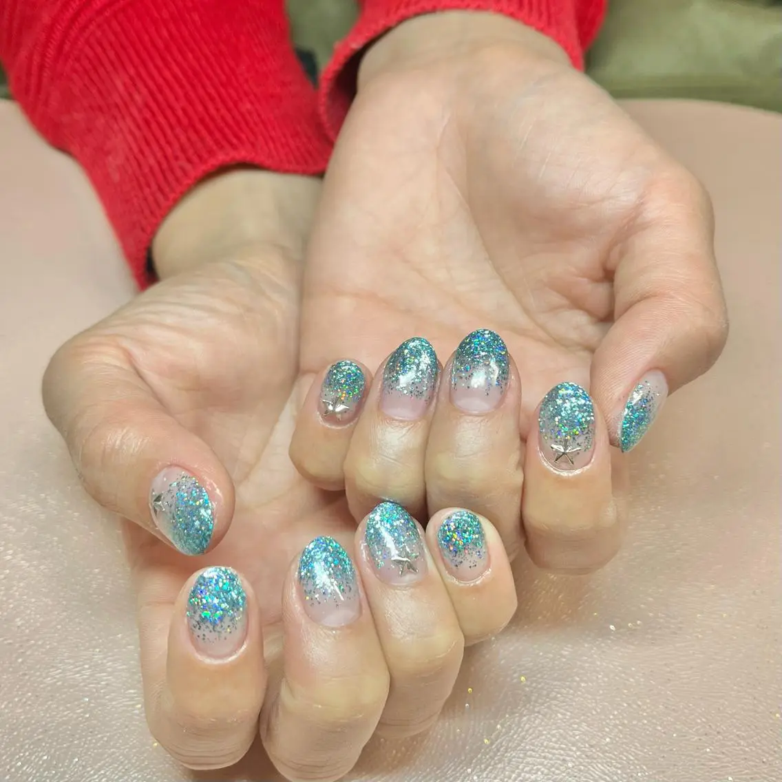 ネイル ブルー グラデーション ラメ(グリッター) シルバー ハンドネイル Vogustys Nail 山田のネイルデザイン