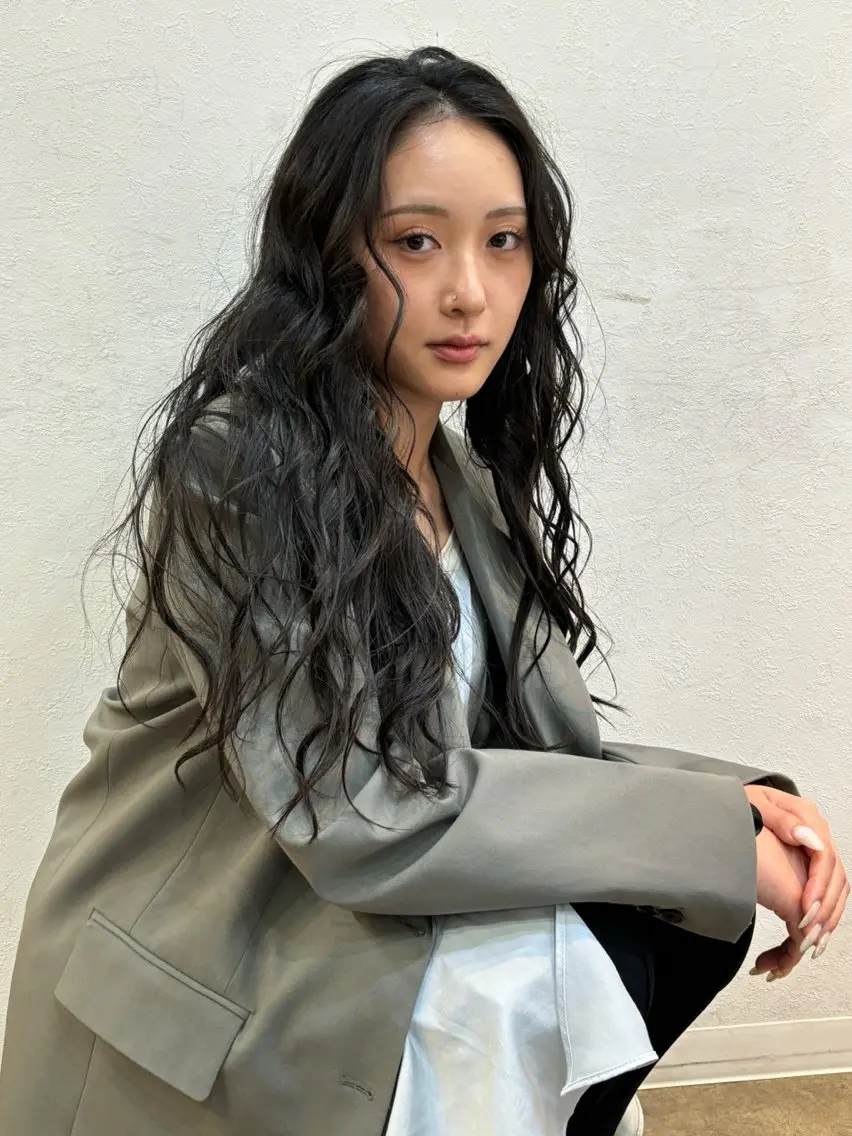 ロング カラー ロング 林　蓮/レイヤー/ 透明感カラーのヘアスタイル