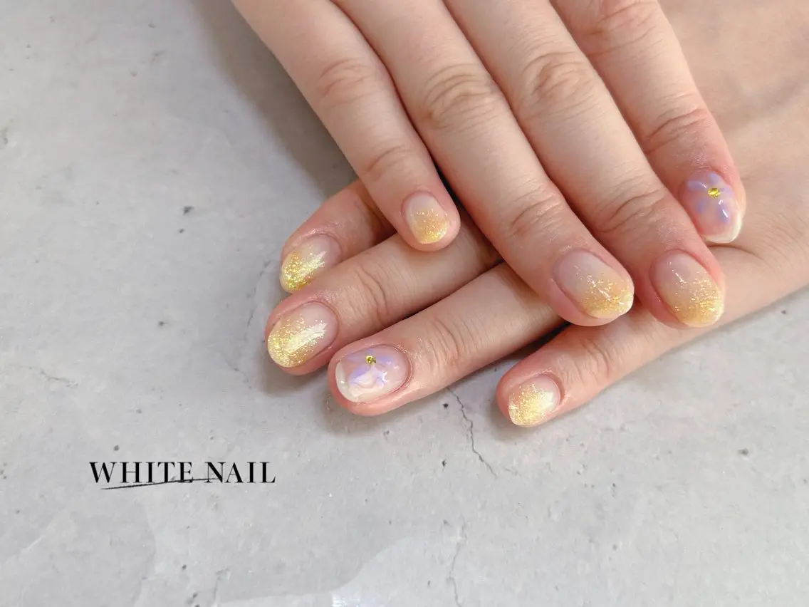 ネイル ラメ(グリッター) ハンドネイル WHITE NAIL ホワイトネイルのネイルデザイン
