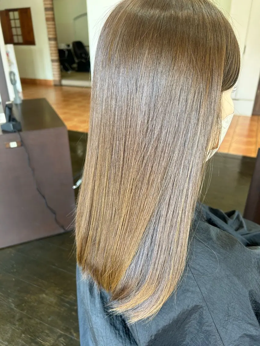 セミロング カラー ベージュカラー ハイライトカラー インナーカラー オリーブベージュ ボブ カット ヘアカラー トリートメント 康本将輝 🦩髪質改善🦩のヘアスタイル