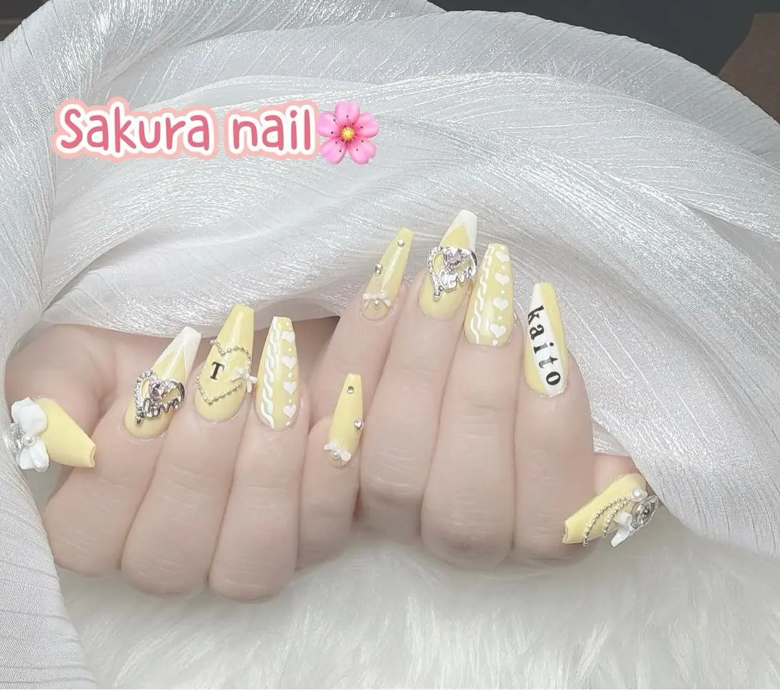 ネイル アートネイル オーロラネイル ボルドー チークネイル フレンチネイル Sakura Nail Salonのネイルデザイン