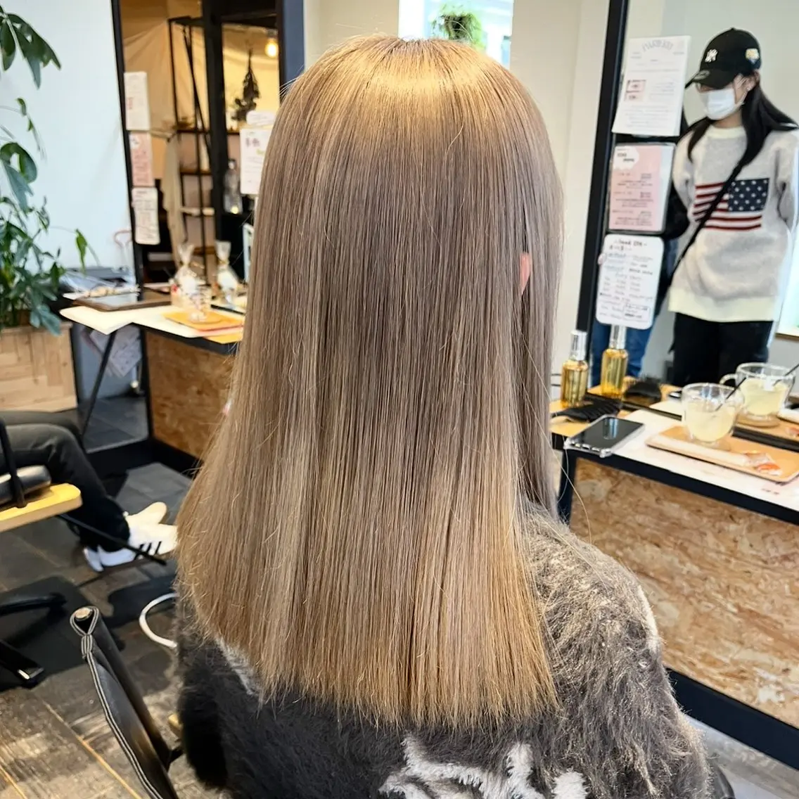ロング カラー シマダ ユウナのヘアスタイル