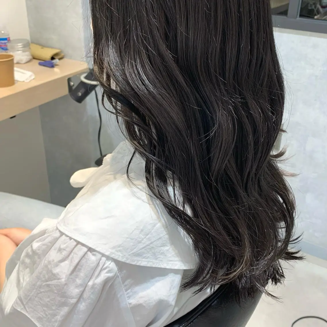 ロング カラー ダークグレー クレハ :)のヘアスタイル