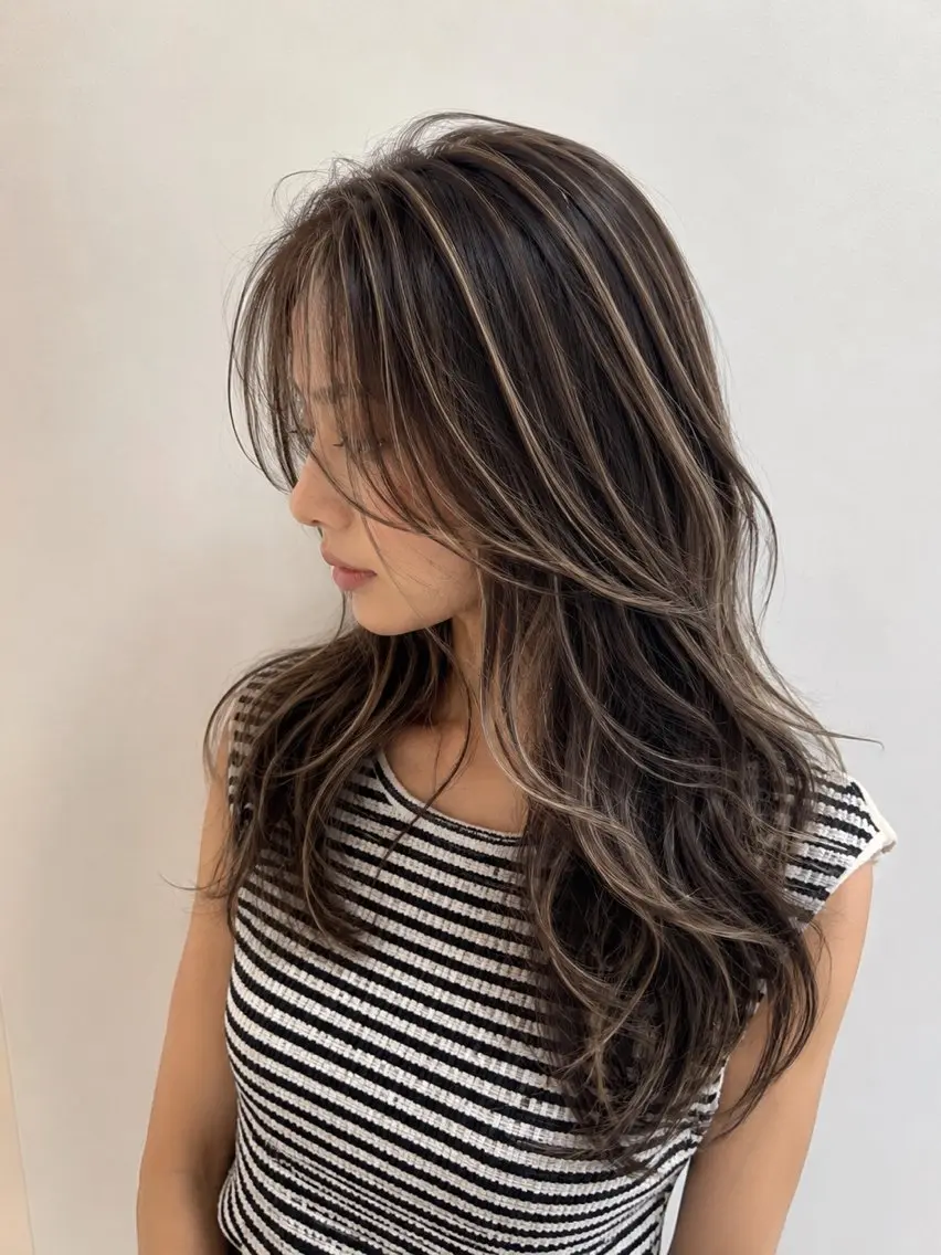 ロング カラー ハイライトカラー 顔まわりレイヤー 外国人風カラー ハイライト レイヤーカット カット ヘアカラー トリートメント 海外風レイヤーカット 👑店長 平松 由のヘアスタイル