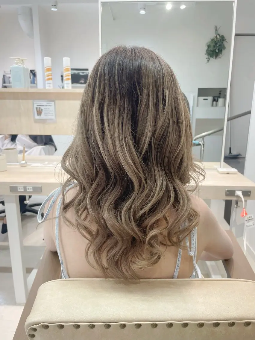 ロング ヘアアレンジ ヘアセット momo/ハイトーン /透明感カラー🎀のヘアスタイル