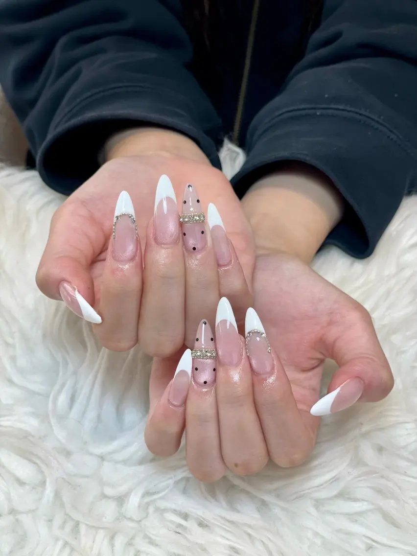 ネイル チークネイル ドット フレンチネイル グラデーション ハート Eli Muse 新宿ネイルのネイルデザイン