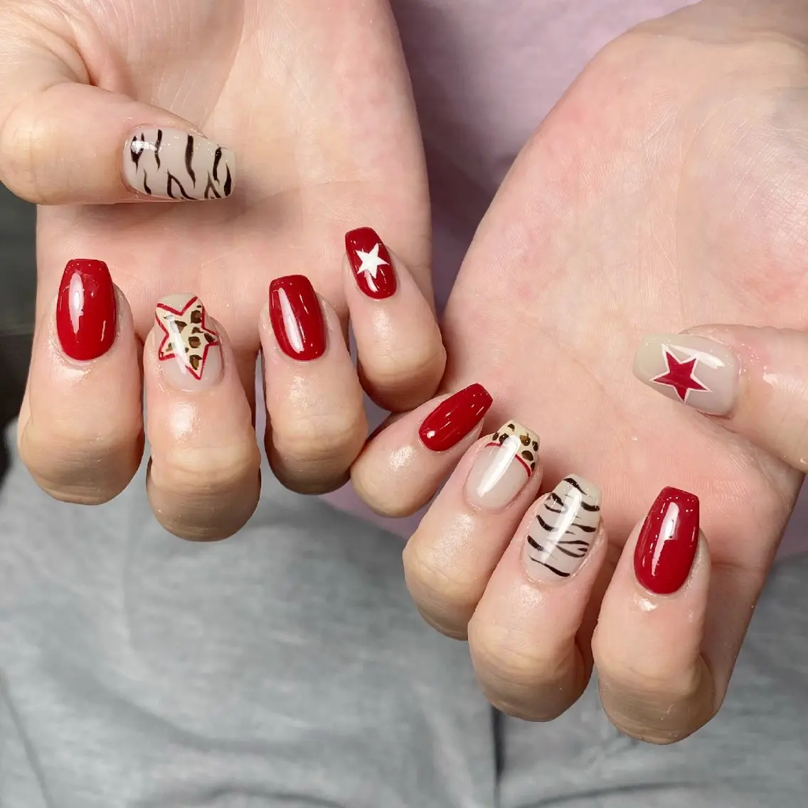 ネイル チークネイル フレンチネイル ジェルネイル ガーリー キラキラネイル ハンドネイル UM Nail Salonのネイルデザイン