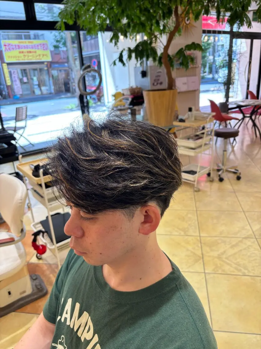 ショート カラー メンズ メンズハイライト ハイライトカラー ハイライト カット ヘアカラー フェザーパーマ 村上俊輔のヘアスタイル