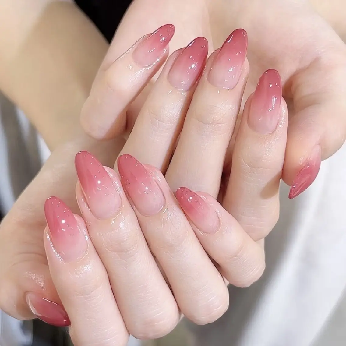 【ジェルオフ無料】🎀カラーグラデーション+パーツ2個5980の写真