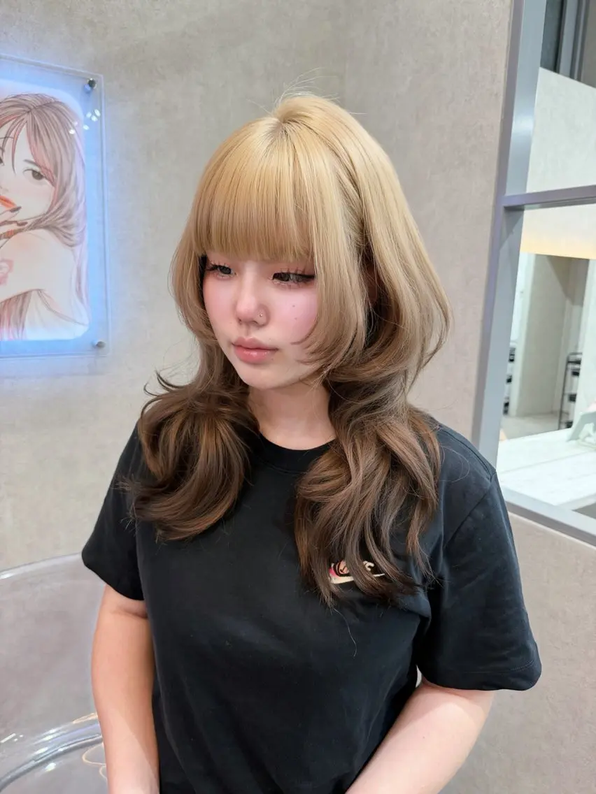 ロング カラー ヘアカラー みのりハイトーン デザインカラーのヘアスタイル