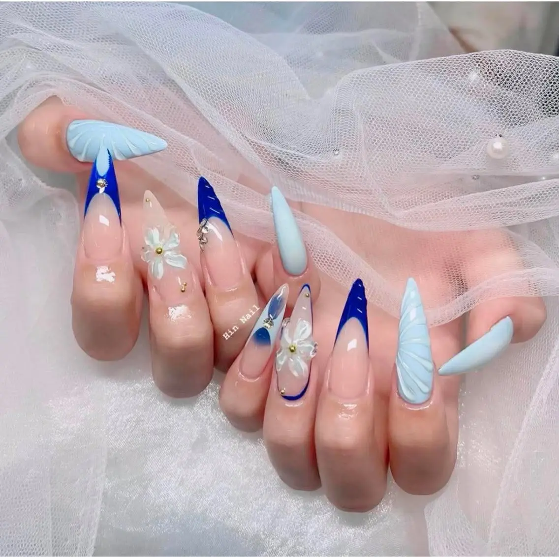 ネイル チークネイル ドット フットネイル フレンチネイル グラデーション ハンドネイル Hin Nailのネイルデザイン