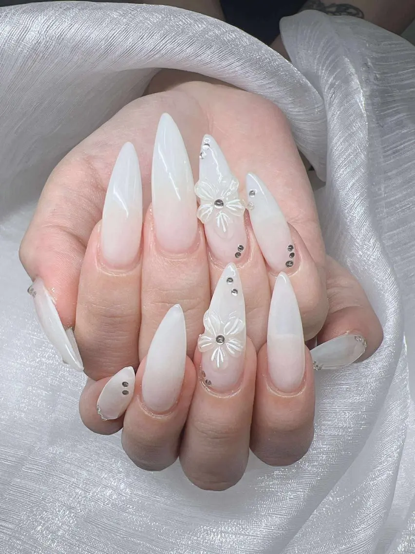 ネイル 長さ出し グラデーション キラキラネイル マグネットネイル ニュアンスネイル ハンドネイル Lee Nailsのネイルデザイン