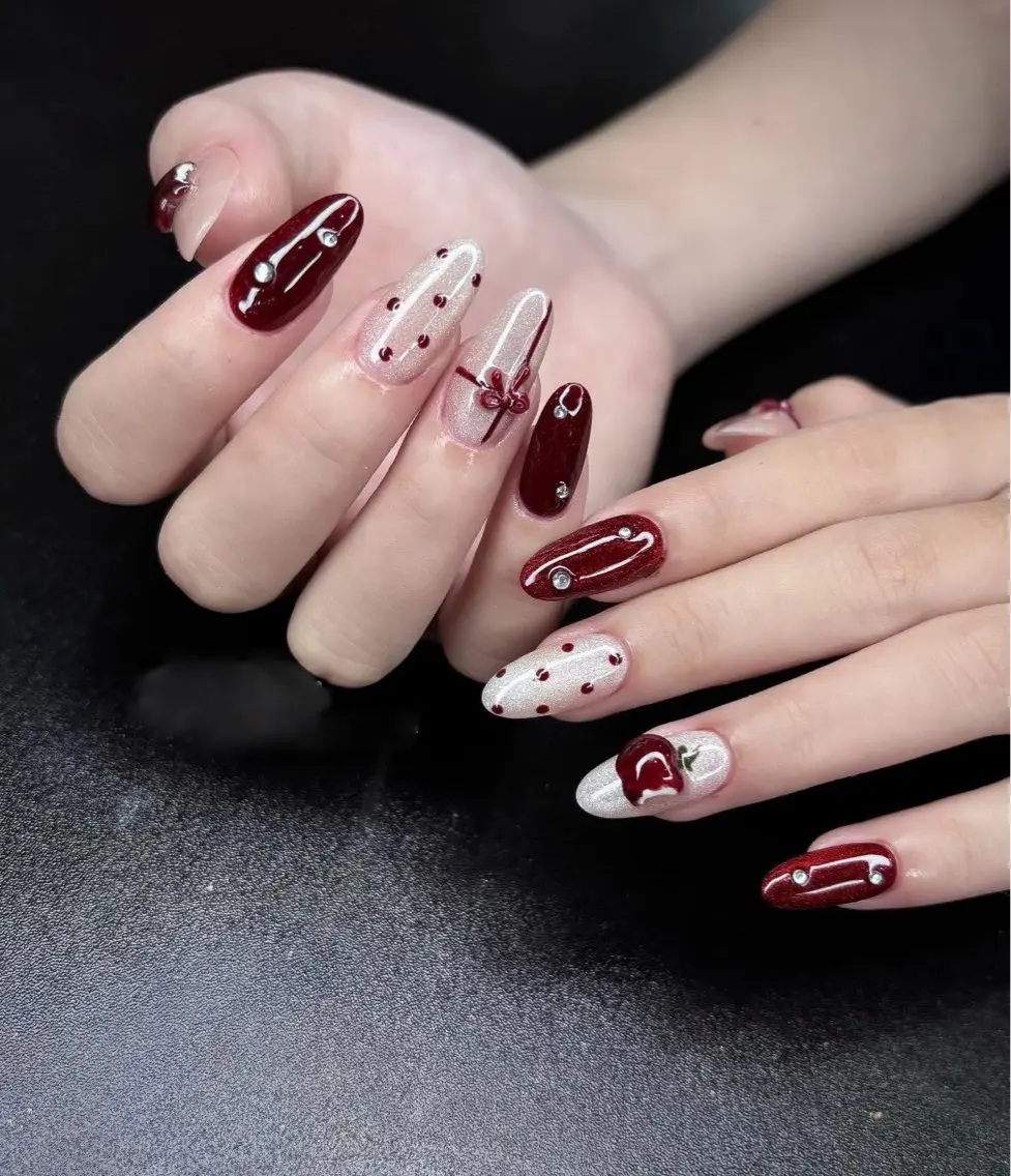 ネイル アートネイル ボルドー フレンチネイル ジェルネイル 氷ネイル・うるうるネイル ハンドネイル Julie NailSalonのネイルデザイン