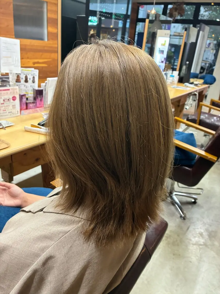 ミディアム カラー カット 向井 友菜のヘアスタイル