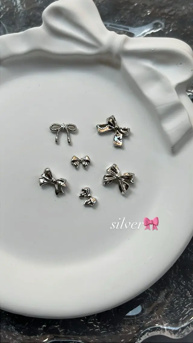 ネイル リボン シルバー ハンドネイル NailByua 武蔵新城徒歩4分のネイルデザイン