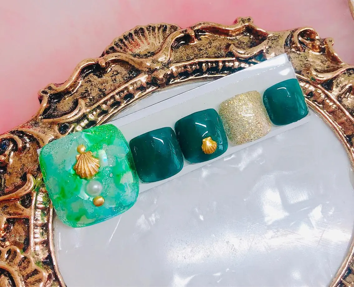 ネイル フットネイル フットネイル CROWN プライベートサロンのネイルデザイン