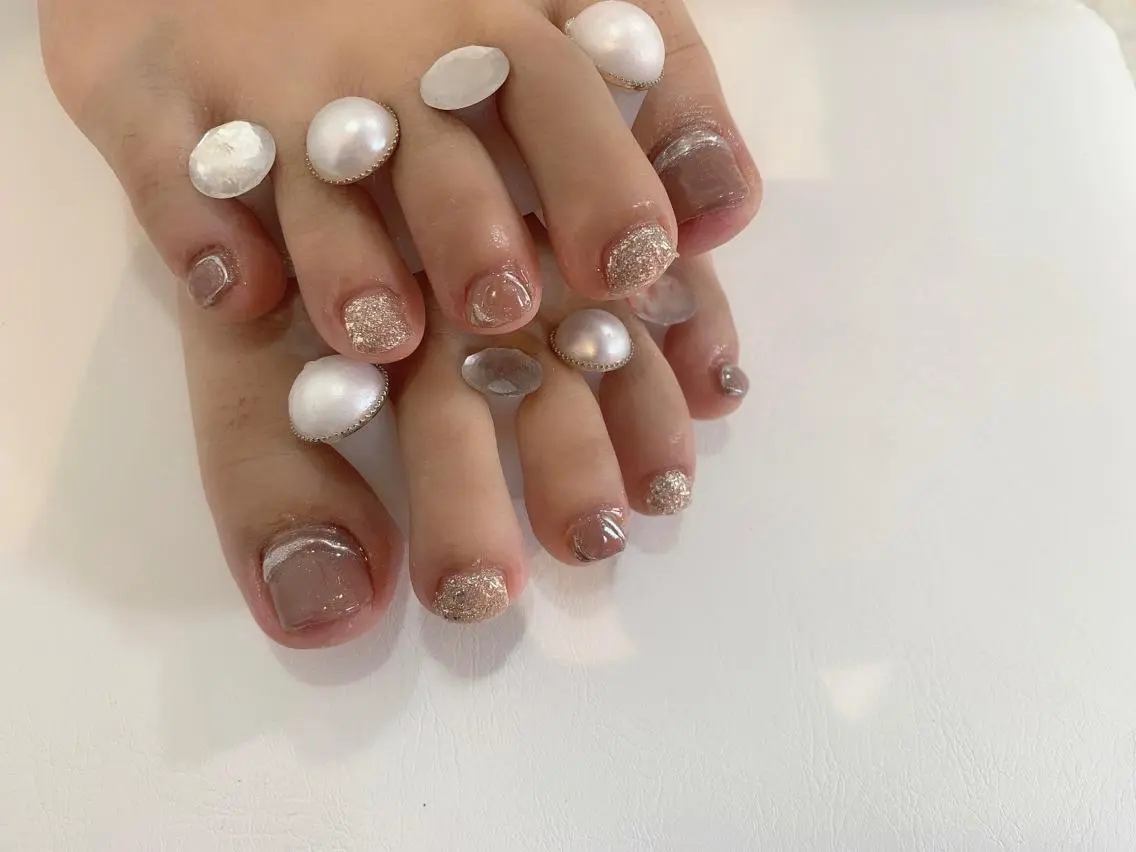 ネイル フットネイル ラメ(グリッター) ニュアンスネイル Mimi Nailのネイルデザイン