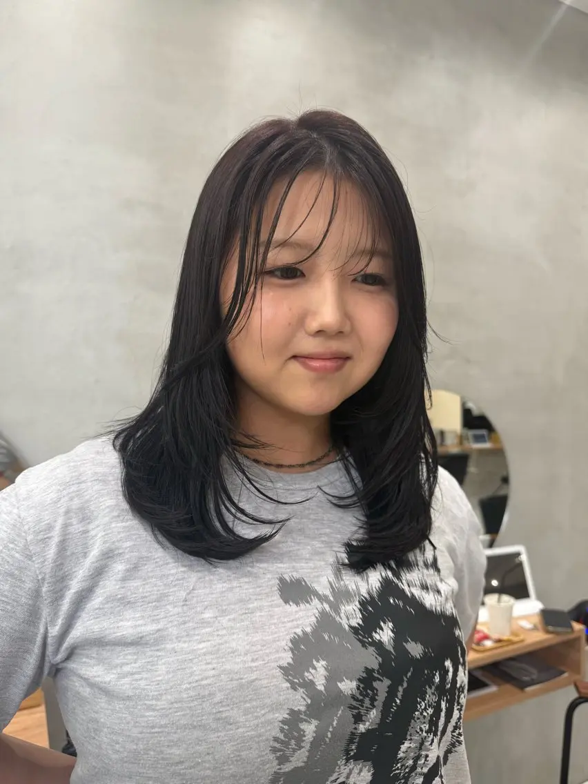 セミロング レイヤーカット カット ヘアカラー 透け感カラー/ SUのヘアスタイル