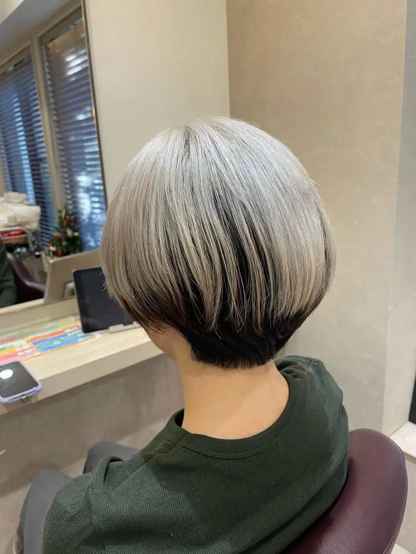 ショート カラー 小川 泉美のヘアスタイル