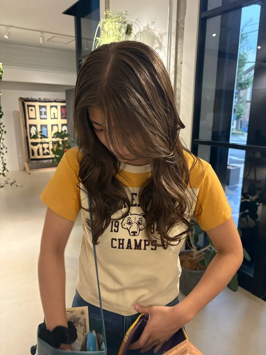 ロング カラー ベージュカラー カット ヘアカラー トリートメント Yui⭐️ 透け感カラーのヘアスタイル