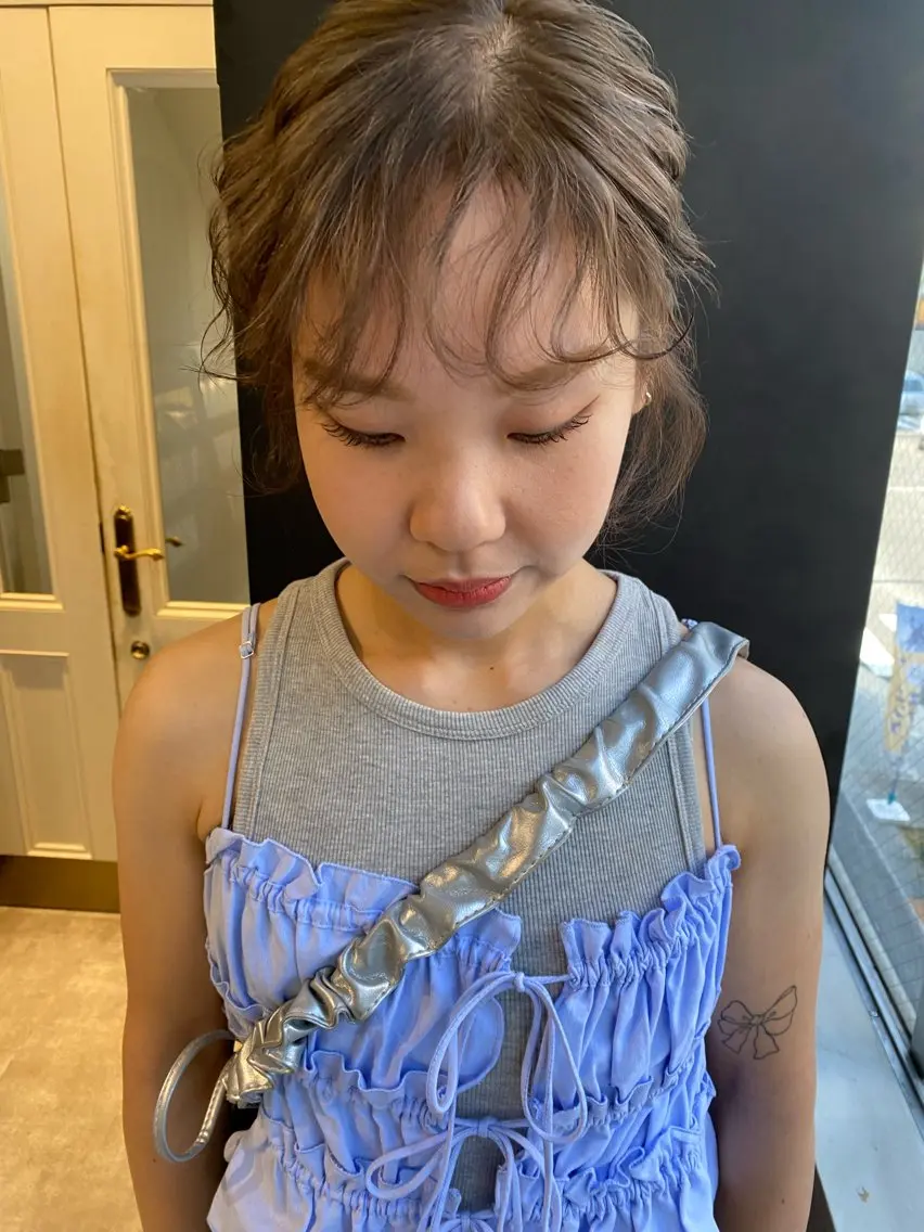 ミディアム 薄暮 マツイ　レンのヘアスタイル