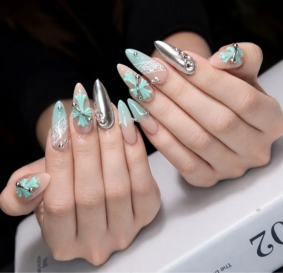 ネイル アートネイル ボルドー フレンチネイル ジェルネイル 氷ネイル・うるうるネイル ハンドネイル Julie NailSalonのネイルデザイン