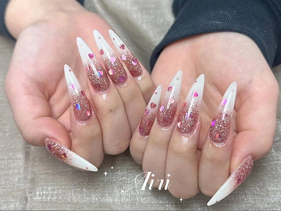ネイル 桜ネイル フットネイル ジェルネイル ラメ(グリッター) ラメグラデーション ハンドネイル ネイルサロンAiri 長さ出し·シンプルのネイルデザイン