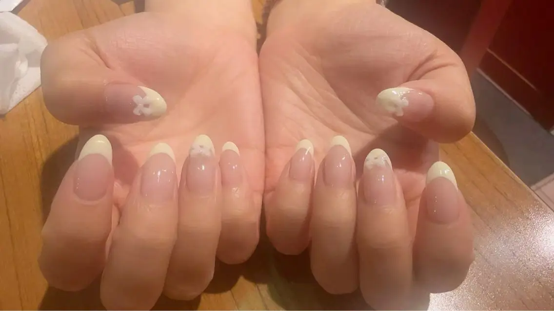 ネイル ハンドネイル MoonNail ユリ🌸のネイルデザイン