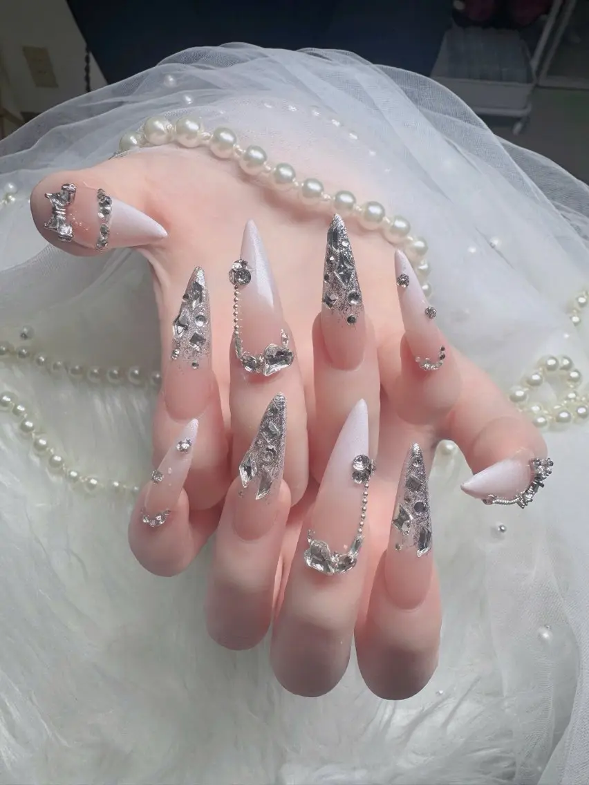 ネイル フレンチネイル ジェルネイル ガラスフレンチ ハロウィン ハート ハンドネイル H.baby Nail Salonのネイルデザイン