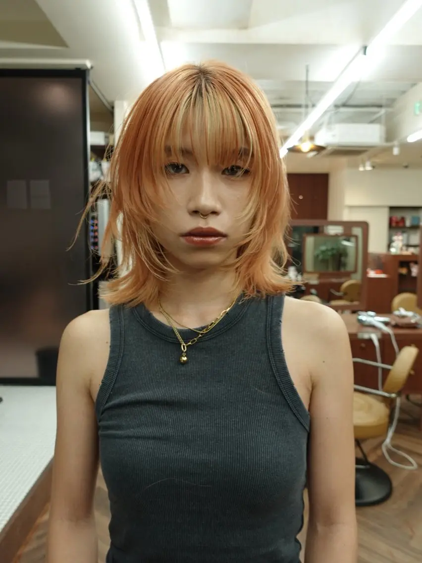 ミディアム カラー ベージュカラー ブリーチ ケアブリーチ 透明感カラー ダブルカラー レイヤー専門家 ダブルカラー修のヘアスタイル