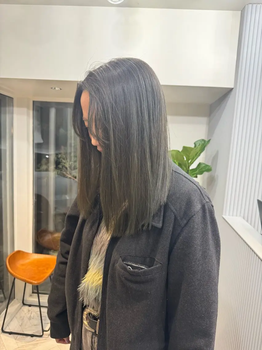 セミロング カラー ブリーチ グレージュ ブリーチなしカラー オリーブグレージュ オリーブグレー ヘアカラー Lomalia 🤍🫧/makoのヘアスタイル