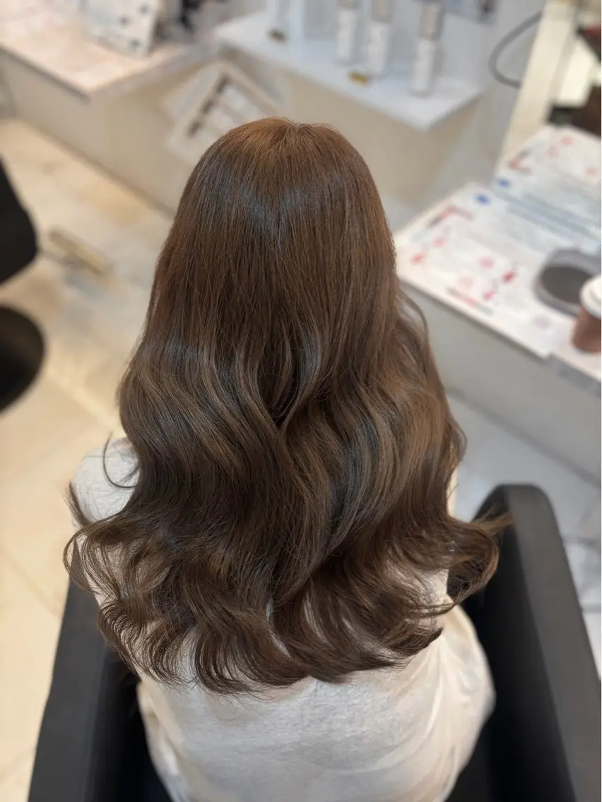 セミロング ヘアカラー トリートメント 𝐋𝐞𝐞四ツ橋 𝐍𝐞𝐢𝐫𝐨のヘアスタイル