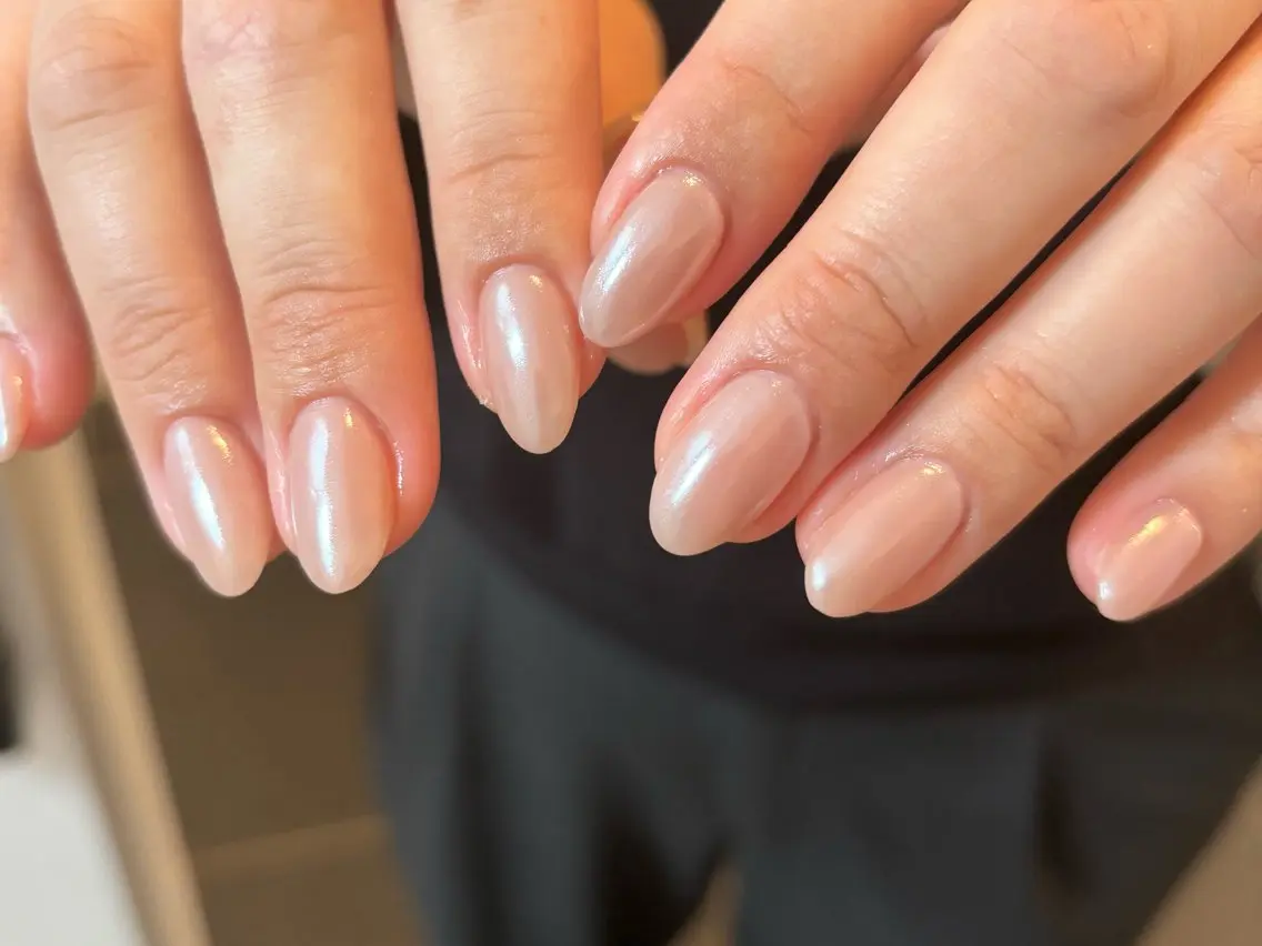 ネイル ミラーネイル ワンカラーネイル ホワイト ハンドネイル THE NAILERYのネイルデザイン