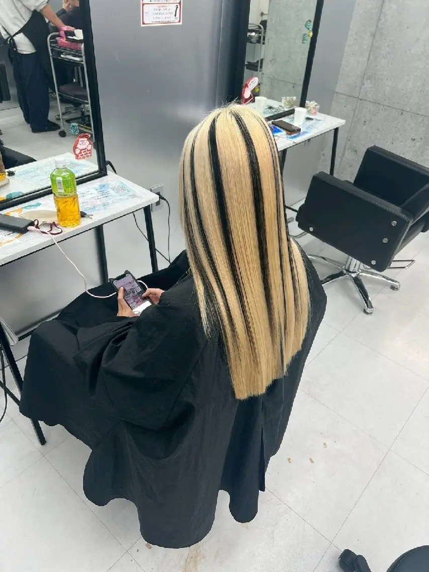 カラー ロング 地雷系🎀ハイトーン 💙荒川結星のヘアスタイル
