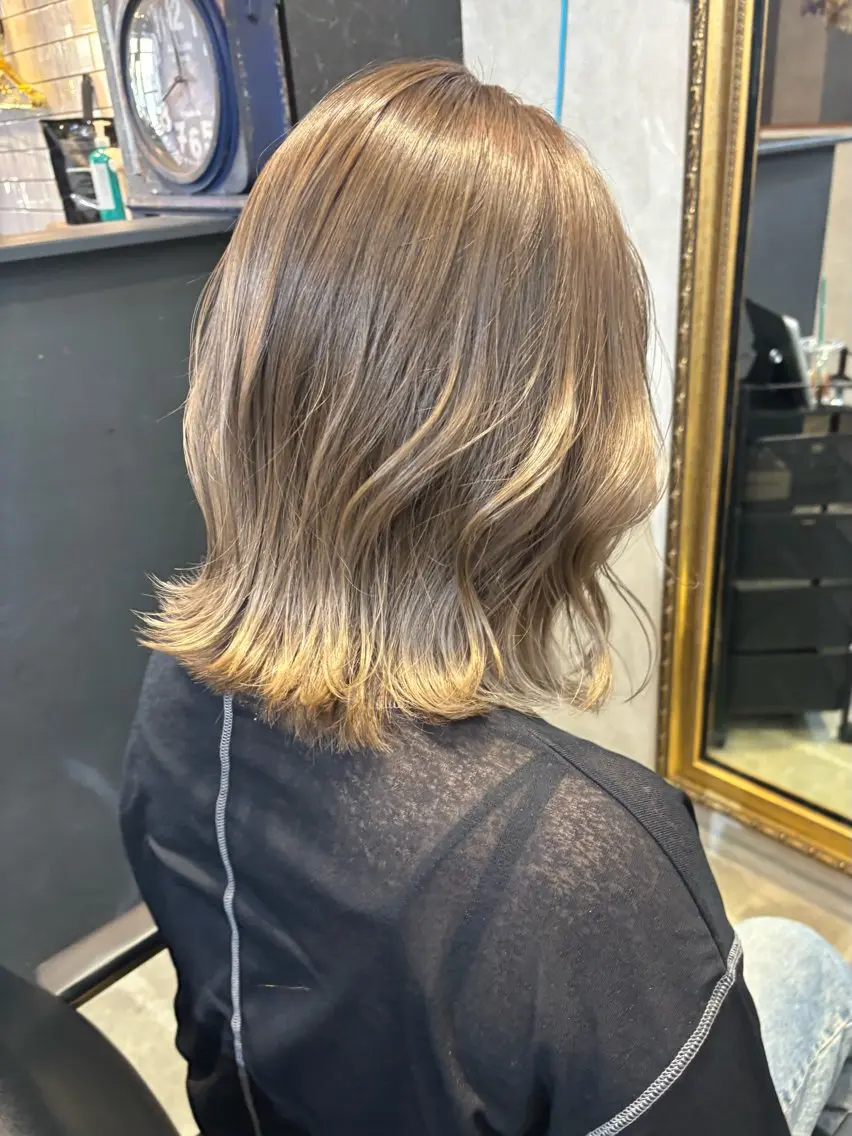 ミディアム カラー 【aini天王寺】 𝐚𝐢𝐫𝐢✂︎のヘアスタイル
