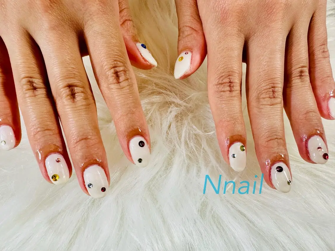 ネイル アートネイル ワンカラーネイル ストーンネイル ハンドネイル 🌿Nnail🌿 プライベートサロンのネイルデザイン