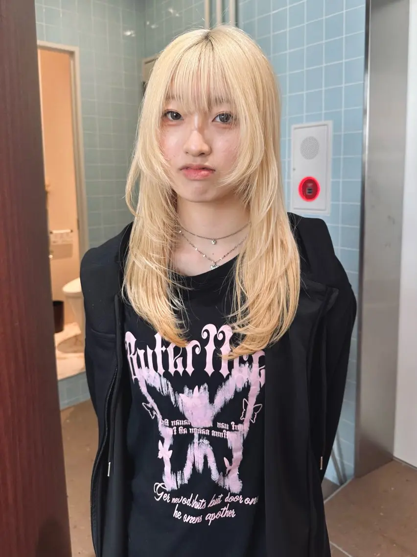 ロング カラー ハイトーンカラー 顔まわりレイヤー レイヤーカット ウルフカット カット ヘアカラー ウルフ/レイヤー/ 渋谷🔮Yudaiのヘアスタイル