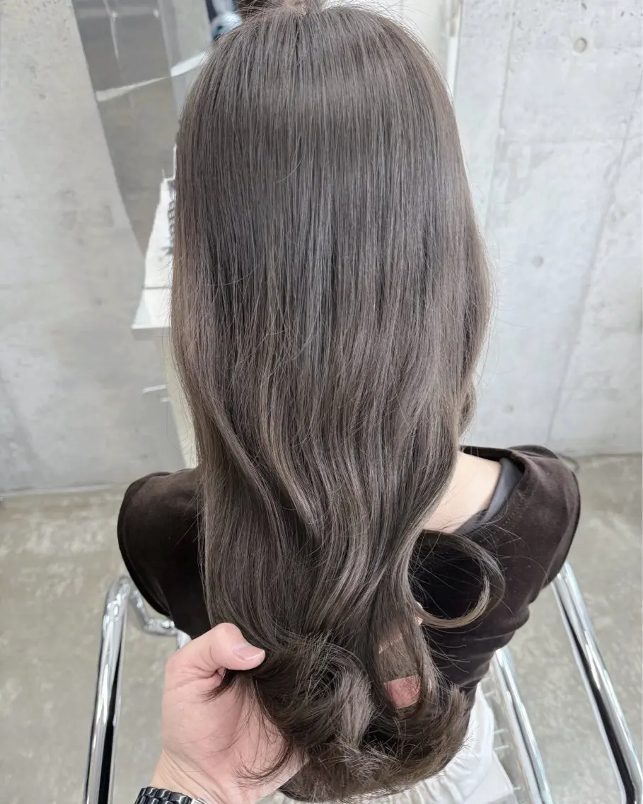 ロング カラー ベージュカラー カット ヘアカラー トリートメント 高橋大樹/グレー ジュ/ブリーチなしのヘアスタイル