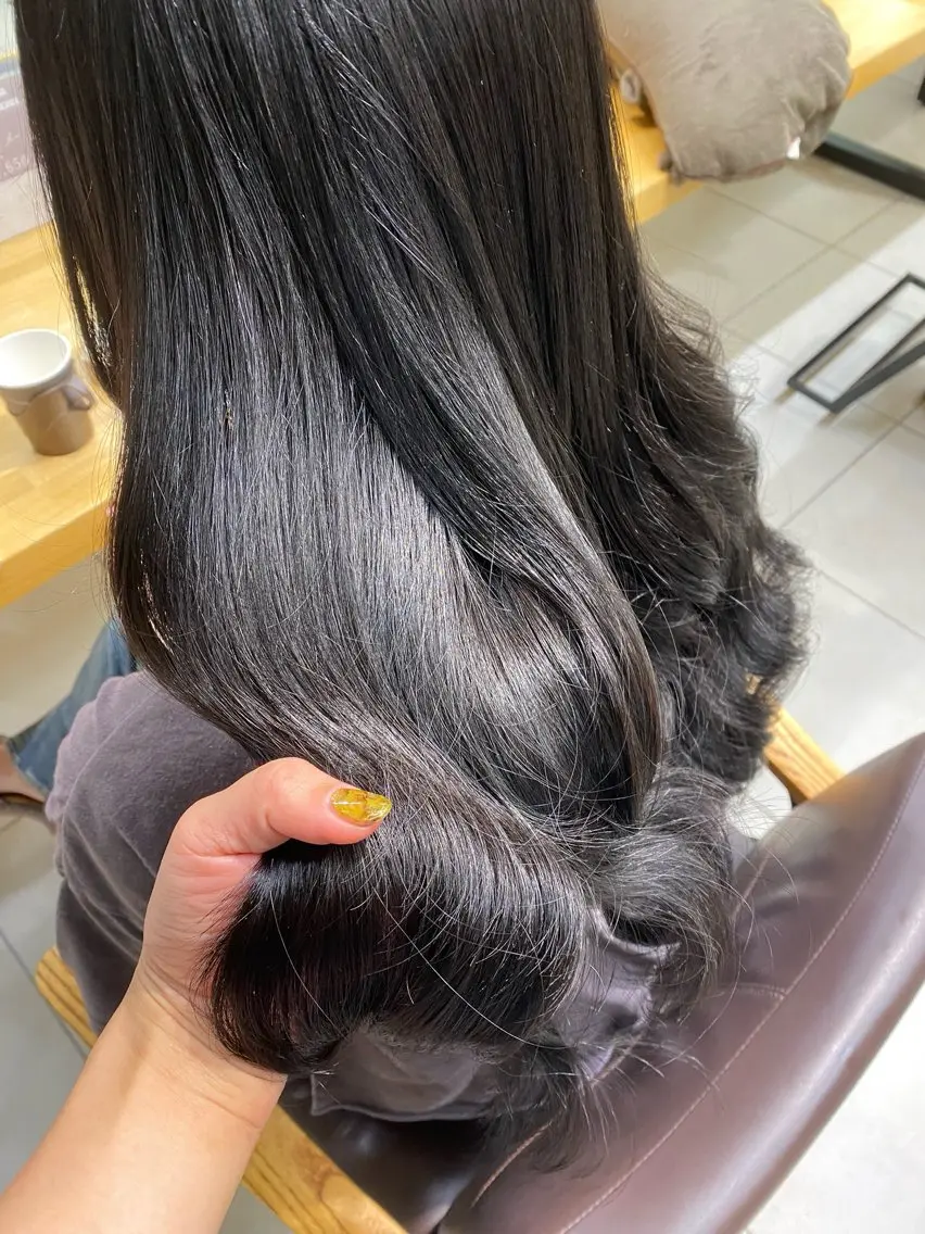 ロング カラー 黒髪 ラベンダーカラー 🪼かえで🪼臼井 髪質改善/縮毛矯正のヘアスタイル
