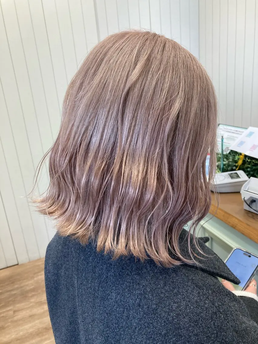 カラー ベージュカラー ブリーチ ケアブリーチ ハイトーンカラー ミルクティーベージュ カット ヘアカラー むらたみずき /大宮ボブ、ショートのヘアスタイル