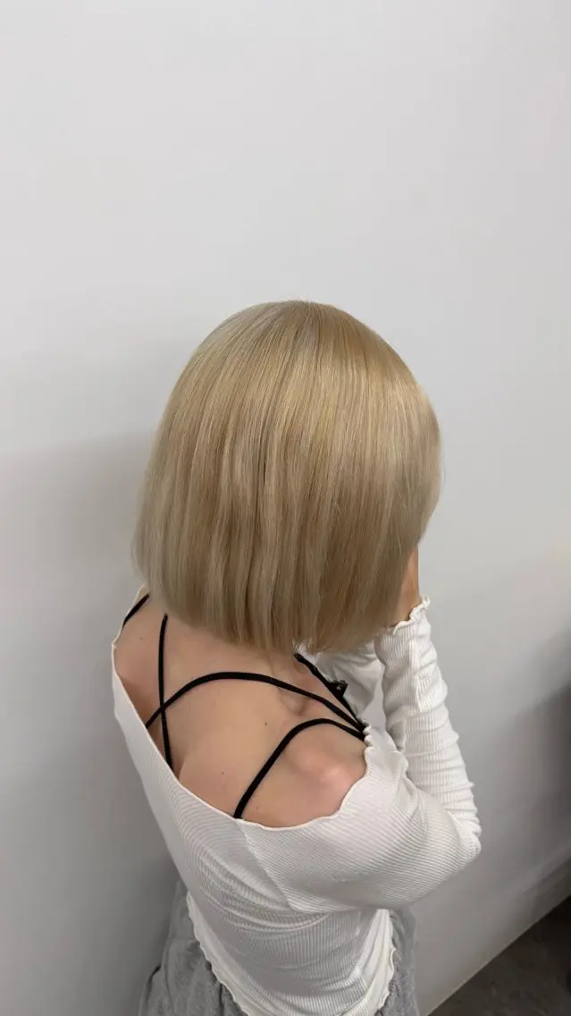 ショート カラー ベージュカラー ホワイトベージュ ヘアカラー 韓国風レイヤー アオシのヘアスタイル