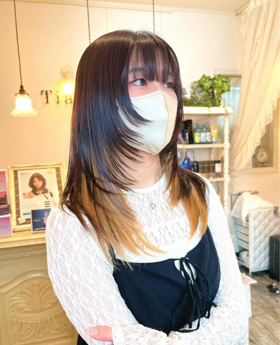 ロング カラー インナーカラー レイヤーカット 細谷 楓夏のヘアスタイル