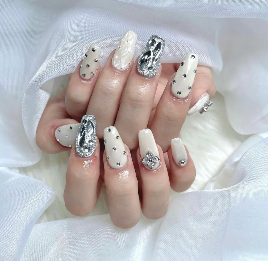 ネイル ハンドネイル Sii nail 🤍SAKIのネイルデザイン