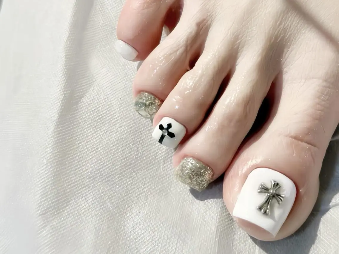 ネイル オーロラネイル チークネイル 長さ出し フットネイル フレンチネイル lily nailのネイルデザイン