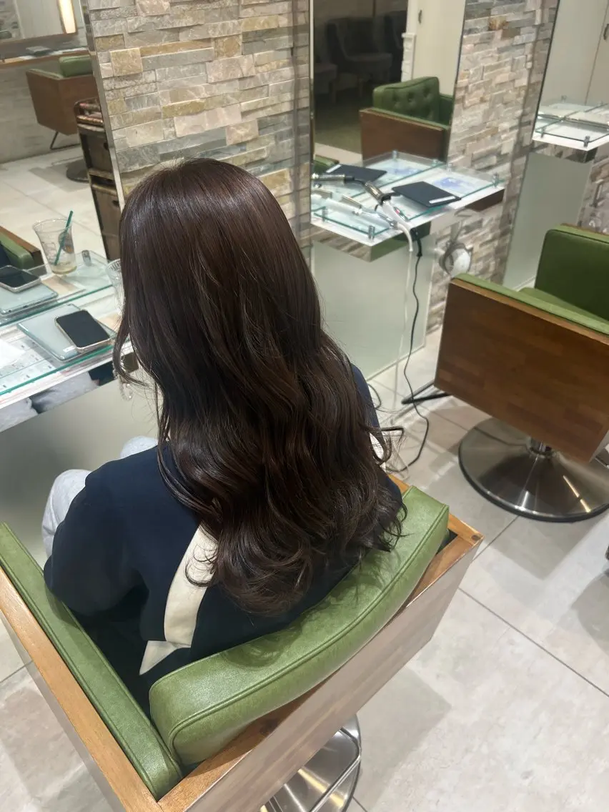 ロング カラー ブラウンカラー ナチュラルブラウン カット ヘアカラー トリートメント 山口 愛紗花のヘアスタイル