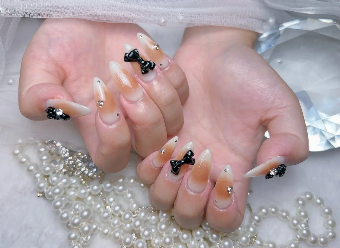 ネイル アートネイル オーロラネイル チークネイル 長さ出し フットネイル Miya _nailのネイルデザイン