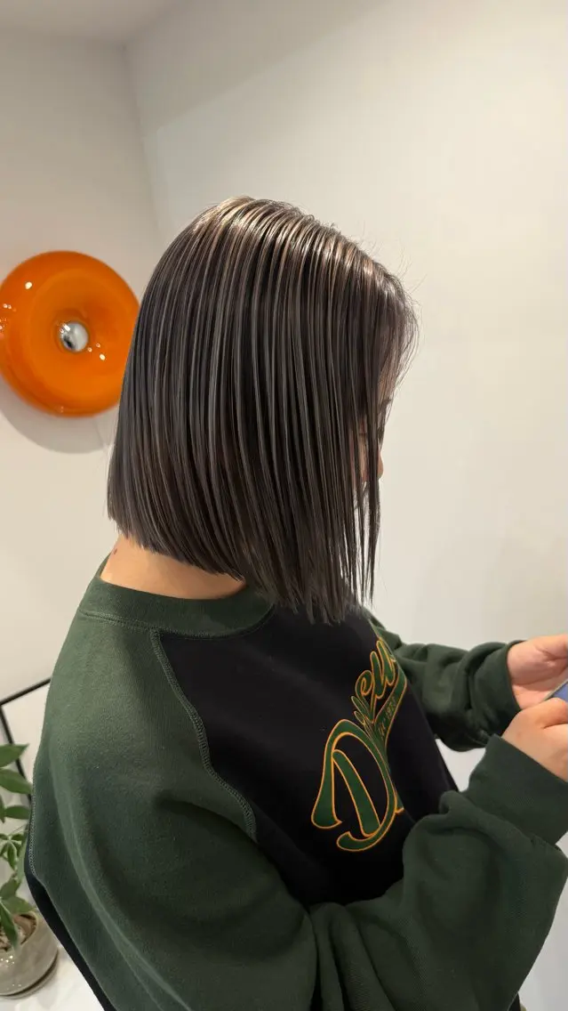 ミディアム カラー ブリーチ 奥川 千歳のヘアスタイル