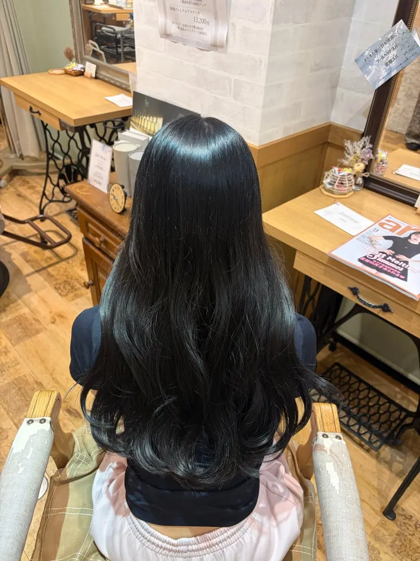 ロング 向島 佳奈のヘアスタイル